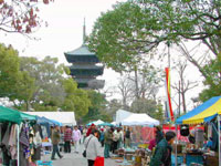 東寺 がらくた市・手作り市