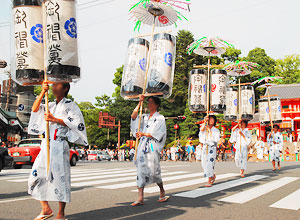 写真：お迎提灯