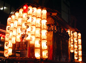 写真1：宵山・会所飾り（よいやま・かいしょかざり）