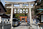 若宮八幡宮のある五条坂付近は、清水焼発祥の地。