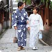 和装が似合う京都ならではの小径。