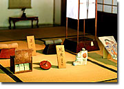 家族部屋には、江戸末期に使われた玩具を展示している