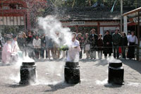 石清水八幡宮　湯立神事