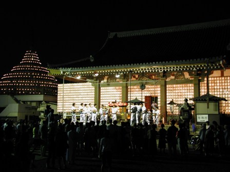 壬生寺　万灯供養会（まんとうくようえ）