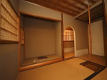 レッスンのあとはお茶室見学。竹に囲まれたこの部屋では心が落ち着きます。