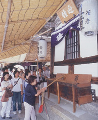 六道珍皇寺　精霊迎え　「六道まいり」