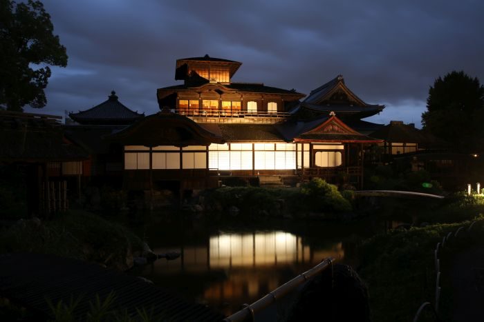 「西本願寺　花灯明」〜夜の参拝・特別拝観(ライトアップ)〜