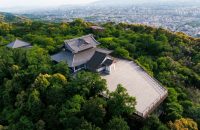 まさに絶景！　青蓮院門跡　将軍塚青龍殿の大舞台のさらに上空から京都市内をドローンで一望してみた！