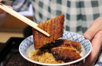 三十三間堂前、うぞうすいの「わらじや」で、今だけ！夏季限定メニューの鰻丼「まむし」が登場！香ばしい蒲焼きの鰻が食欲をそそります！！