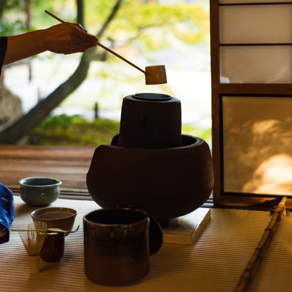 無鄰菴　祝！成人式　一生モノの「心の庭」へようこそ。お抹茶をサービス！