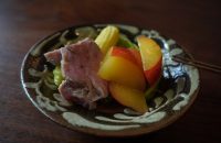 第5回　〝芒種（ぼうしゅ）〟に「すもものサラダと豚ヒレ肉のコンフィ」を