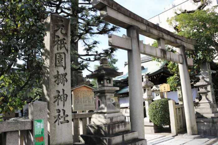 石碑にも元祇園梛神社の名前が