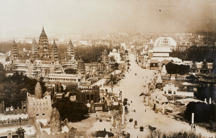 「イッツ・ア・スモール・ワールド：帝国の祭典と人間の展示」