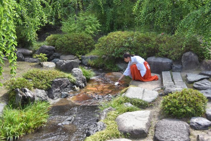 城南宮　夏越の祓　茅の輪くぐり・人形ながし