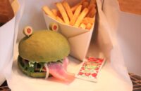 インスタ映え間違いなし！ 食べてしまうのがもったいないほど可愛い「カエルバーガーセット」【E-TOKO深草 テイクアウトマーケット】