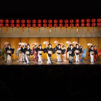 花街・先斗町 第183回 鴨川をどり