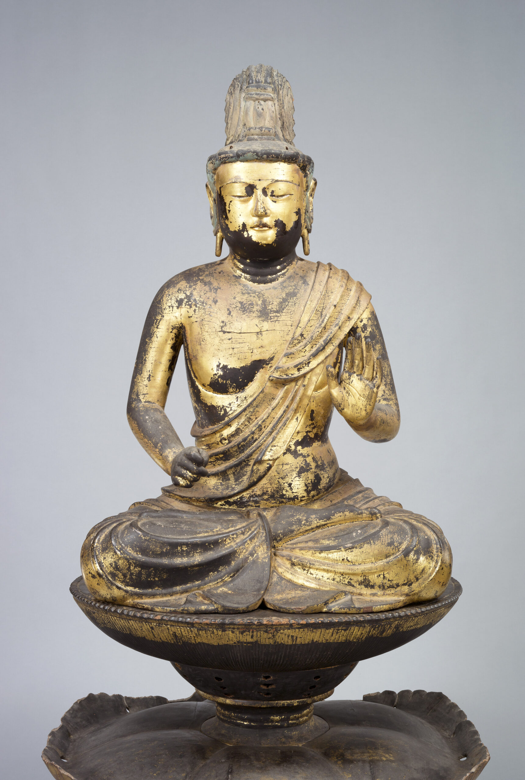重要文化財　伝宝生如来坐像（弥勒菩薩）　平安時代（9世紀）　大阪・観心寺蔵　（画像提供：公益財団法人美術院、撮影：金井杜道）