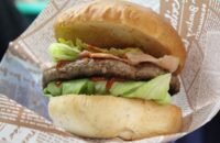 ＜スマイルスター＞人気のハンバーガーはもちろん、墨染こども応援団などの活動にも注目！【深草の子ども連れにおすすめの飲食店】