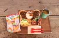 超穴場！ふかふか人工芝の大空間＆グランピングテイストなおしゃれカフェ！「YAKINIKU BBQ FUSHIMI TERRACE」2階のカフェ【深草の子ども連れにおすすめの飲食店】