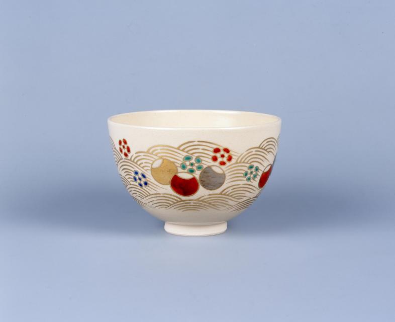色絵全彩利休梅ツボツボ波文茶碗　三千家好　永楽即全作