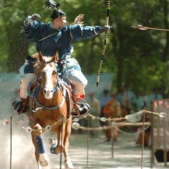 下鴨神社　騎射流鏑馬神事（きしゃやぶさめしんじ）