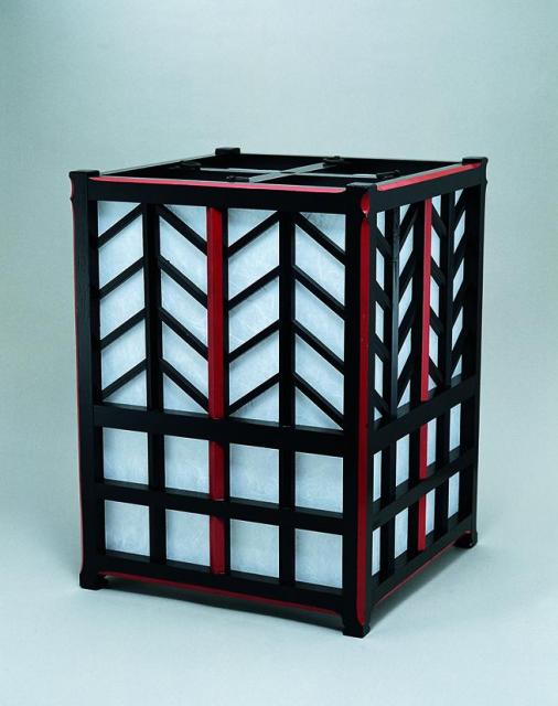 黒田辰秋《黒朱漆灯火器》1928年頃　アサヒビール大山崎山荘美術館蔵