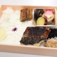 忙しいパパ＆ママに朗報！墨染駅近くにオープンした無人販売店「太秦弁当村　伏見店」は家族で楽しめるメニューがたくさん！【子育て家庭にやさしい街・深草】