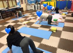 【伏見区深草】子育て中の運動不足を解消！うずらの里児童館の「ヨガリズム」に参加してきた！