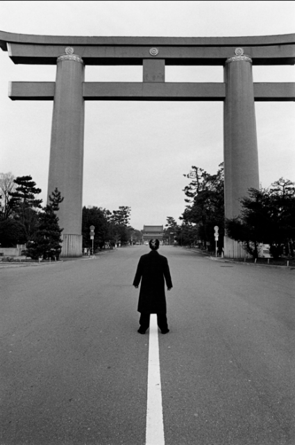 森村泰昌《星男（平安神宮にて）》1990/2004年 京都国立近代美術館蔵 ©Yasumasa Morimura Courtesy of the artist and Yoshiko Isshiki Office, Tokyo