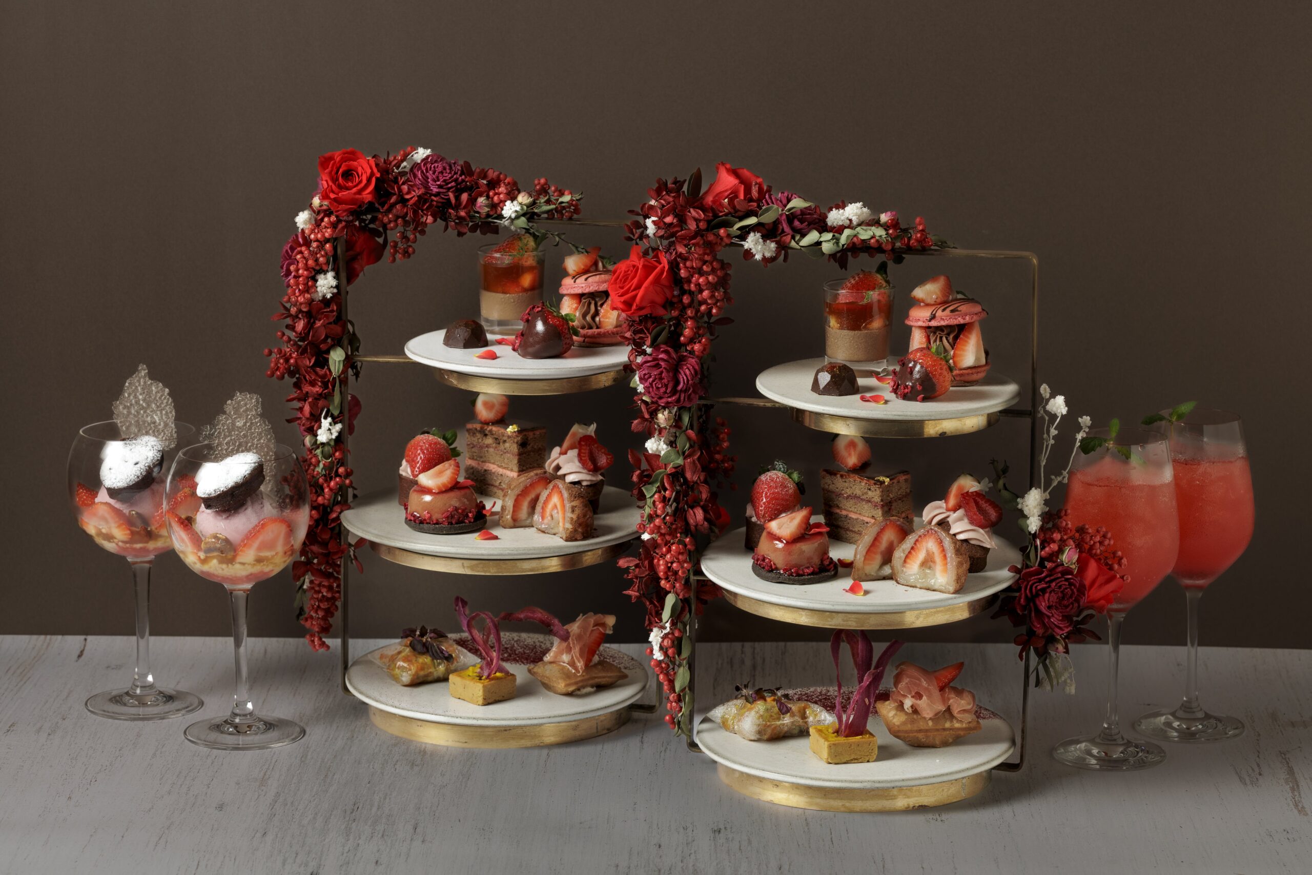 苺とチョコレートのアフタヌーンティー　5,580円～(税サ込)